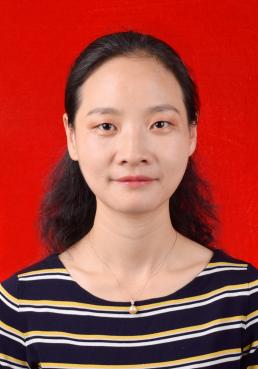 插入一张像素较高的蓝/红底免冠证件照(如不会插入照片请将电子照片单独发刘叶楠)